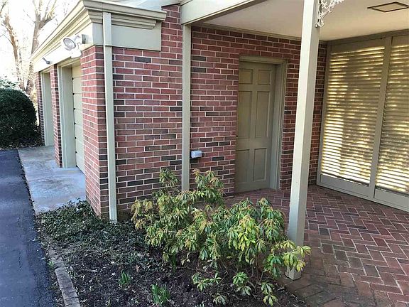 3rd image of 933 Oak Hill Dr