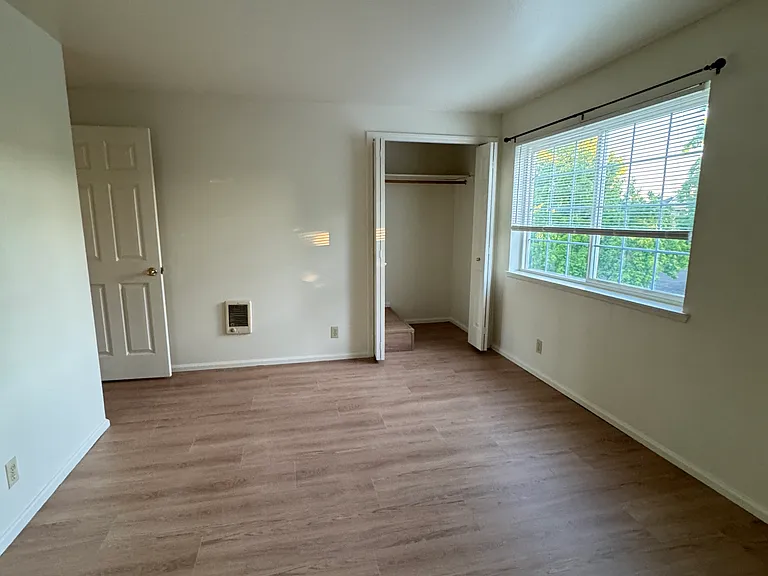 1861 11th Pl — Photo 5
