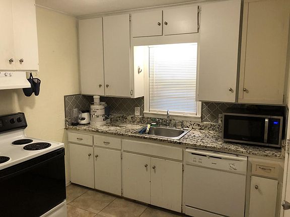 Kitchen - Granite Counter tops