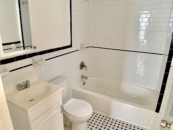5th image of 246 Bradhurst Ave APT 57
