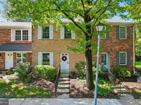 32 Magnolia Ct, Lawrence Township, NJ 08648