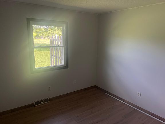 5th image of 4220 Kimball Ave SE