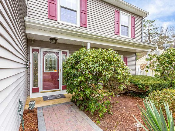 5th image of 568 Leawood Ave