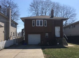 48 Burnett St, Hempstead, NY 11550