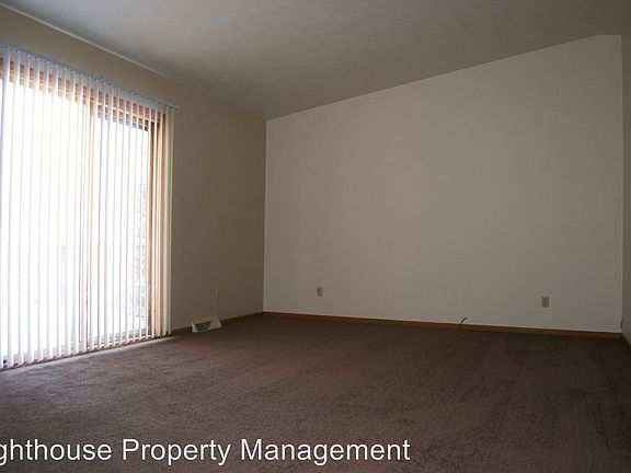3rd image of 8590 Wabasis Ave NE