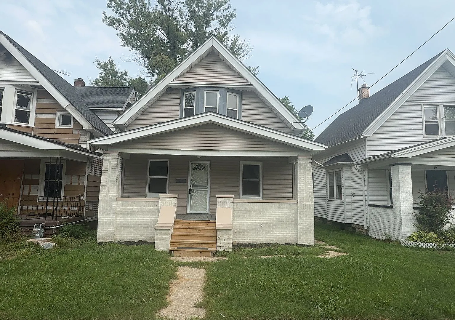 Charming 3-Bedroom Home in Peaceful West Toledo — Photo 2