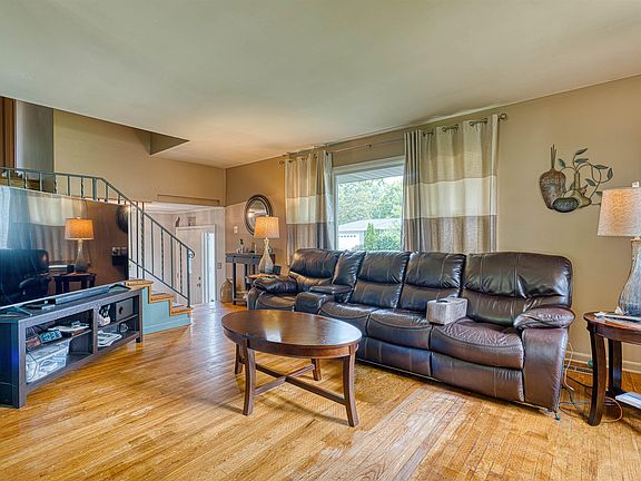 5th image of 1415 Martin Ln