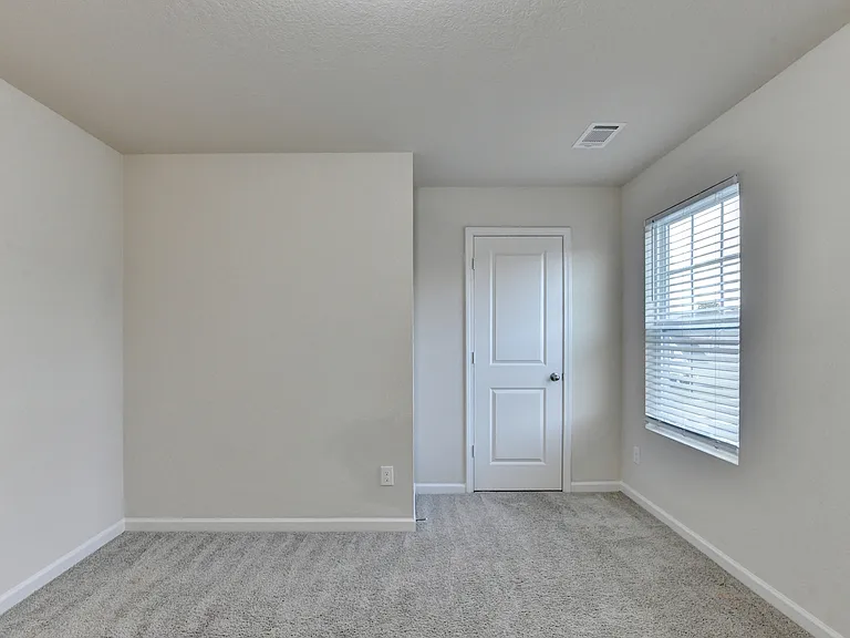 811 Independence Ave — Photo 33