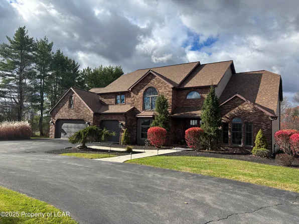 1266 Ryman Rd, Dallas, PA 18612