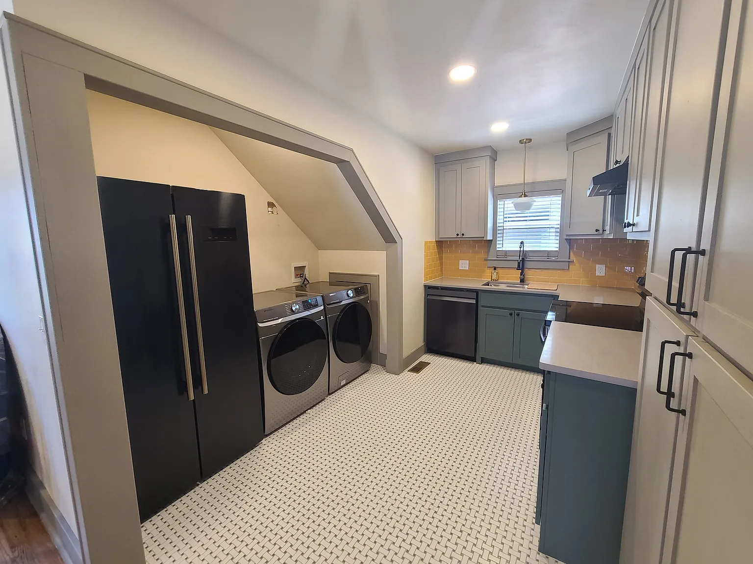 2 bed, 1004 sqft, $1,800 — Photo 1