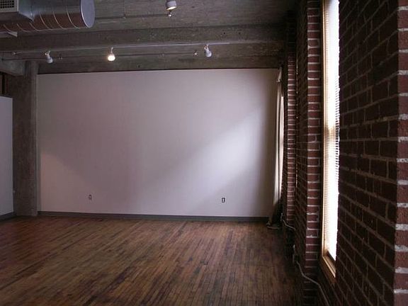 4th image of 1627 Washington Ave APT 404
