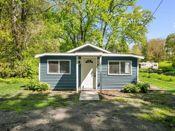 7323 E Pansy Ln, New Carlisle, IN 46552
