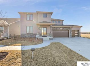 1011 Yoakum Dr, Lincoln, NE 68521