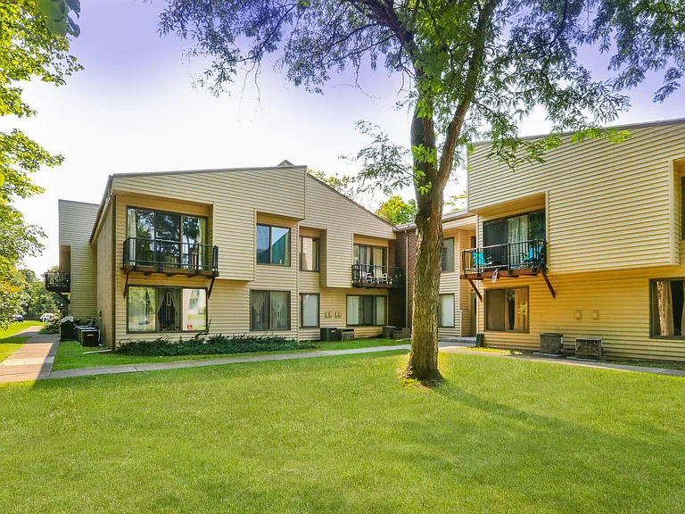 Woodhill Apartments — Photo 15
