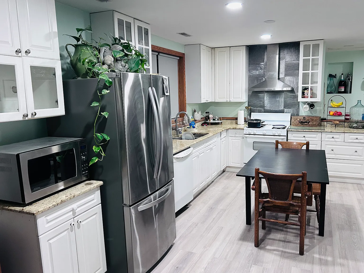 3 bed, 2500 sqft, $1,850 — Photo 4