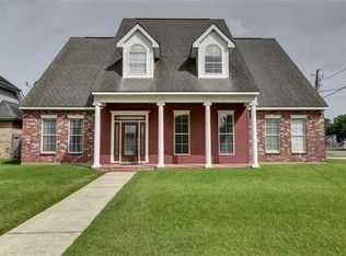 2 Watters Ct, River Ridge, LA 70123