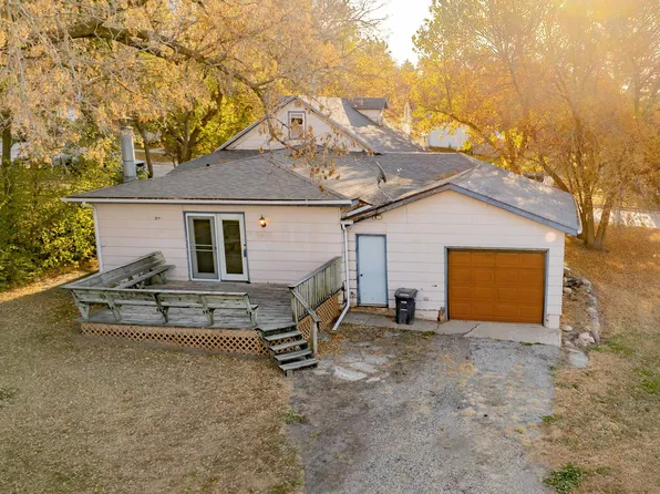 103 E 1st St, Lake Park, IA 51347