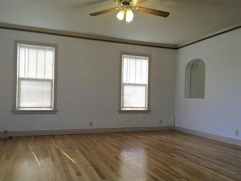 576 Addison Ave W — Photo 5