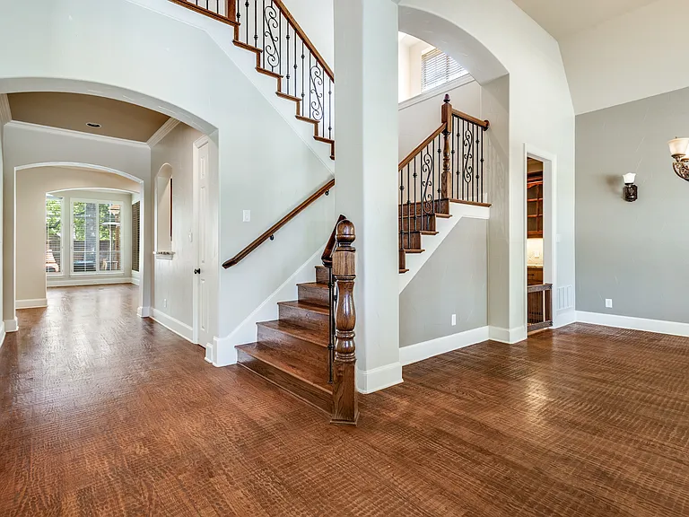 901 Sandy Trl — Photo 4