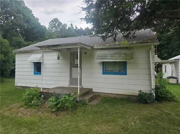 48-1700 East Rd, Beecher City, IL 62414