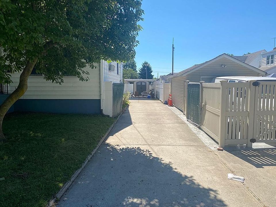 2nd image of 54 Linden St