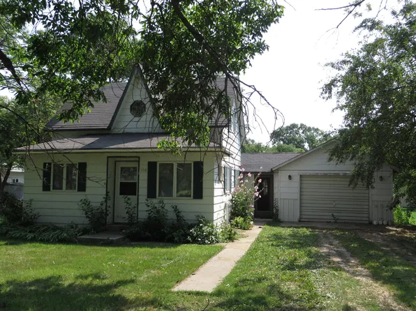 304 Lake Ave S, Lake Preston, SD 57249