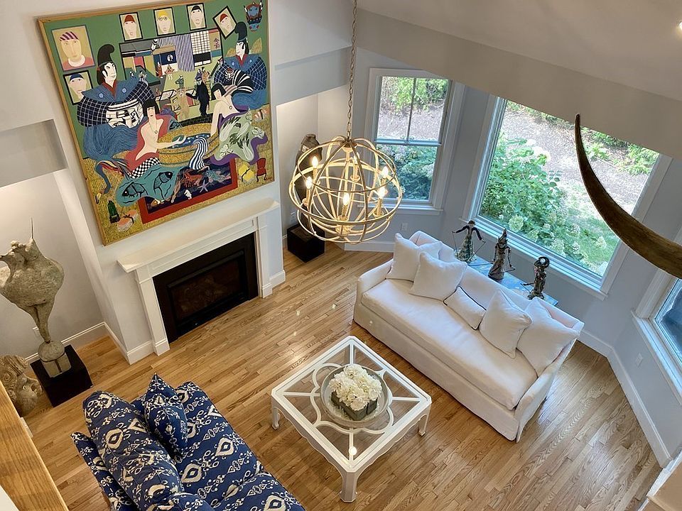 1st image of 18 Woodmere Dr #18