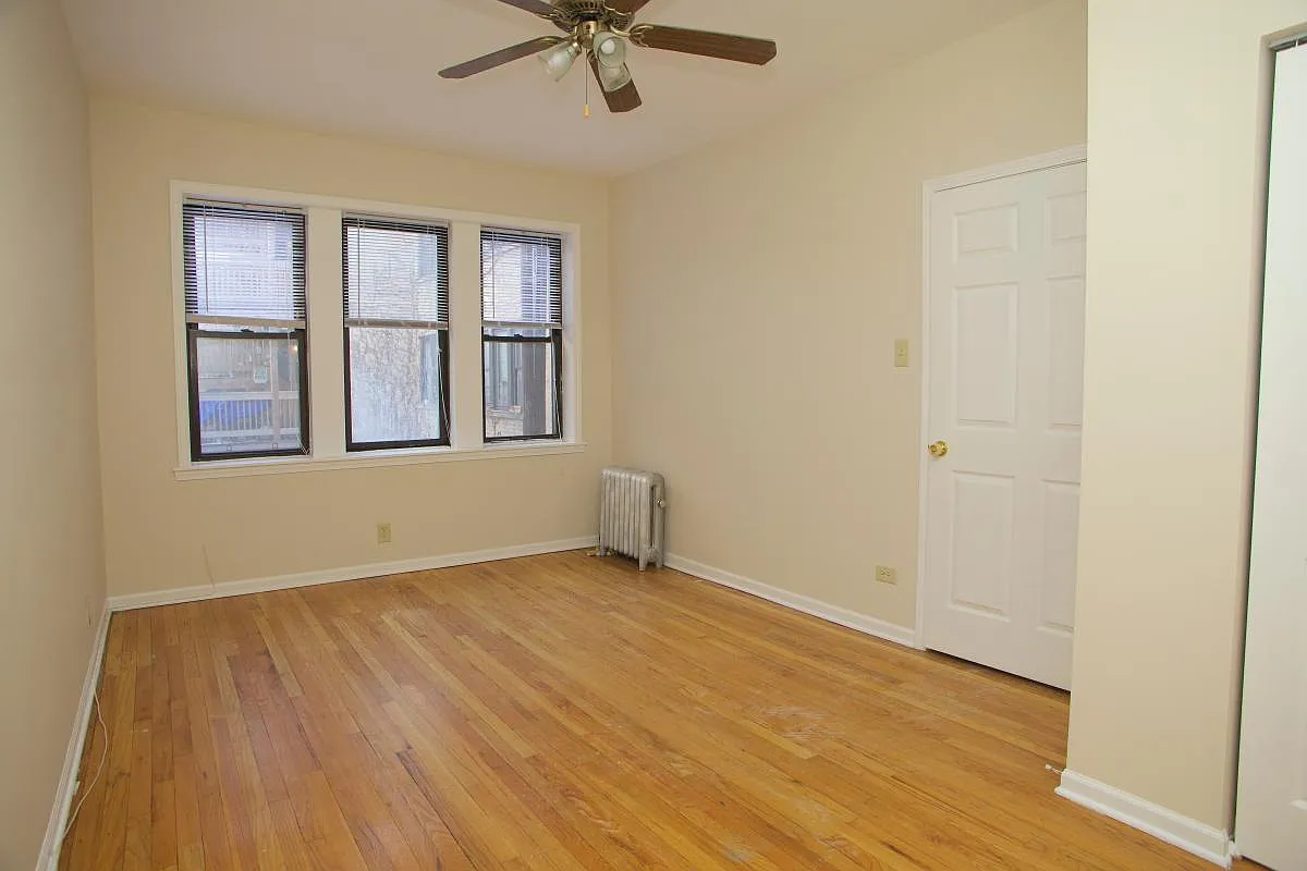 1552 W Arthur Avenue — Photo 4