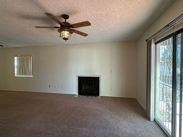 1041 Carmelita Dr — Photo 5