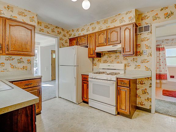 5th image of 208 N Lakeshore Dr