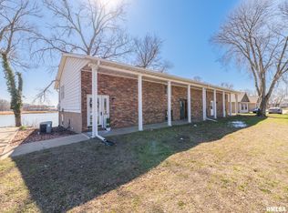 950 Edgewater Dr, Pekin, IL 61554
