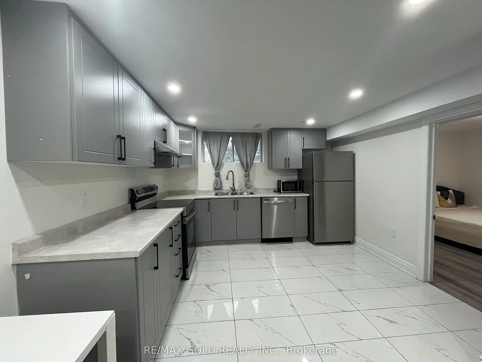 2 bed, $1,999 — Photo 2