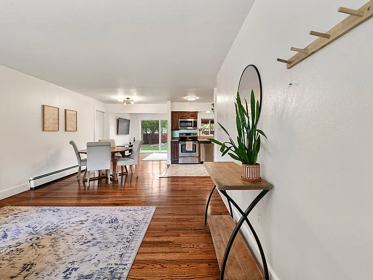 820 Valley Rd — Photo 4