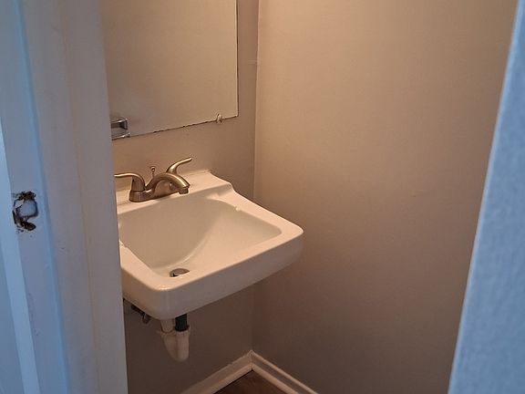 5th image of 1053 Harold Dr