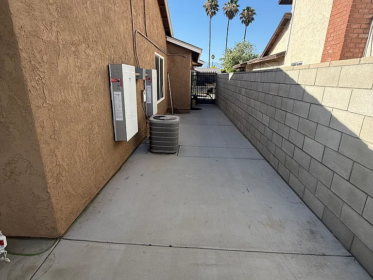 18625 Montrose St — Photo 13