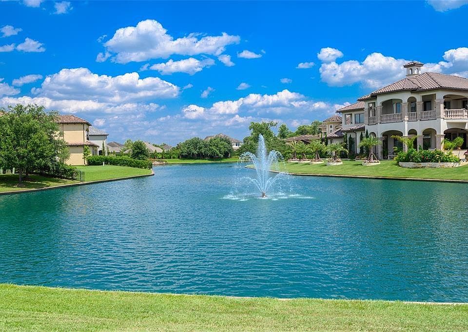 1st image of 11 Alexandra Way Cir