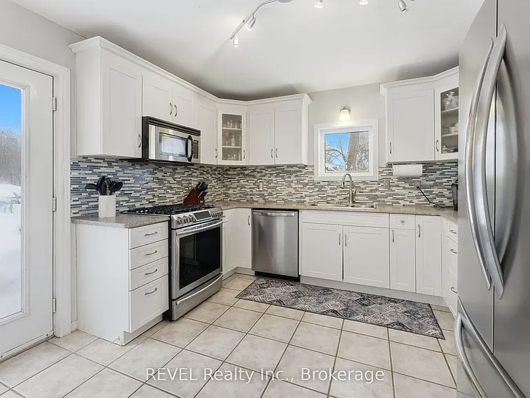 5 Barbara Ave — Photo 27