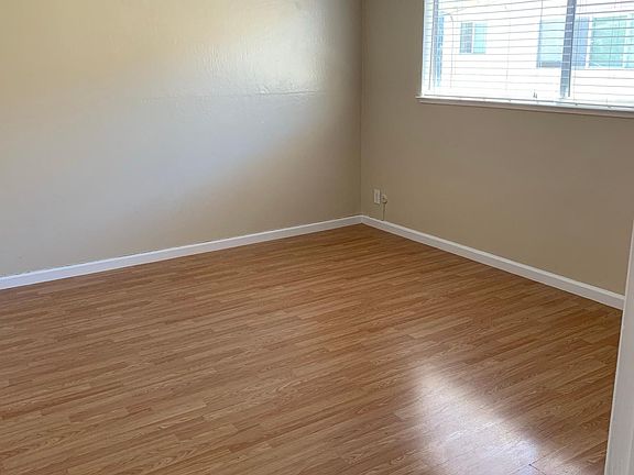 5th image of 637 Nordale Ave APT 3