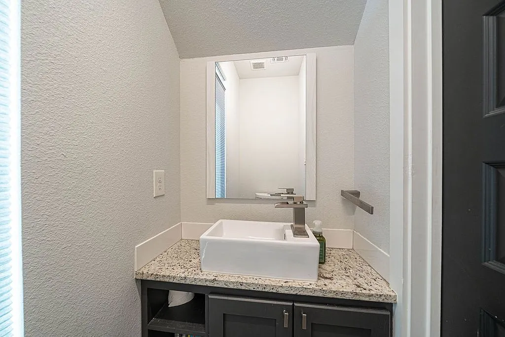 2 bed, 2.5 bath, 1416 sqft, $2,500 — Photo 3