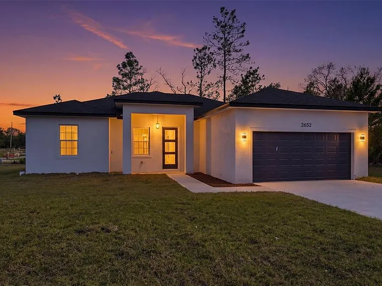 2652 W Paragon Ln — Photo 1