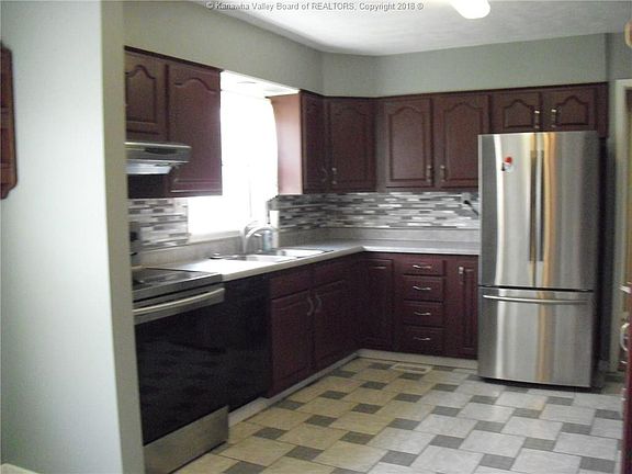 4th image of 704 Forth St