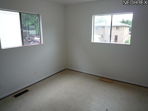 5th image of 2318 & 2320 Newton St