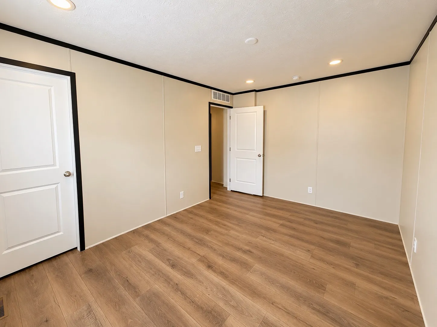 Pre-Lease Our Most Popular Floor Plan! — Photo 4