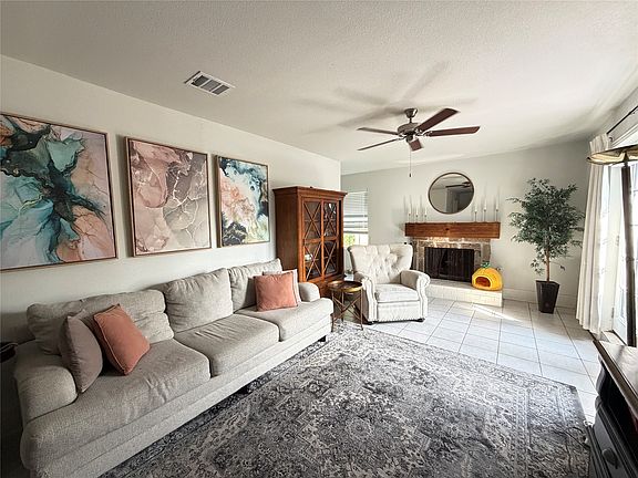 3rd image of 4324 Segura Ct S