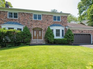 9 Roscoe Ct, Greenvale, NY 11548