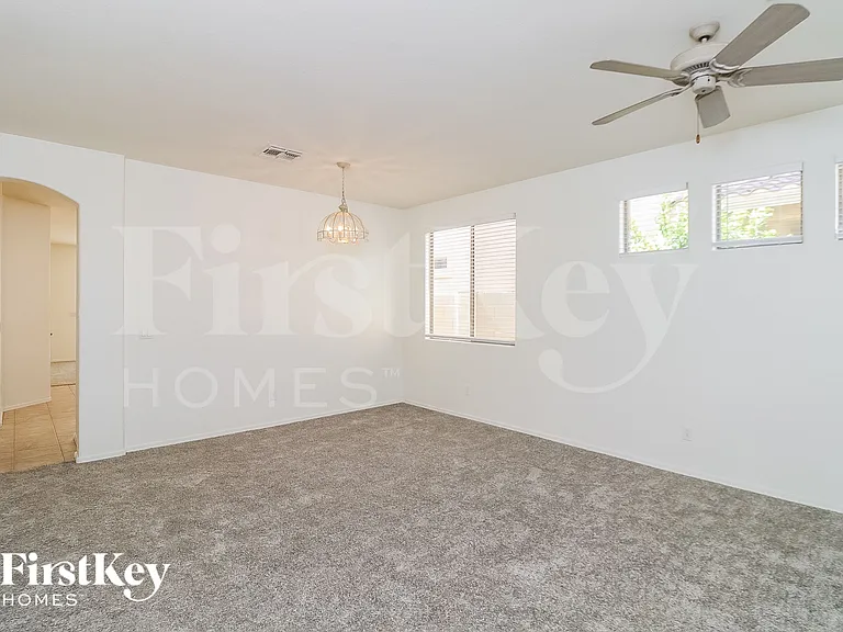 2715 E Carson Rd — Photo 4