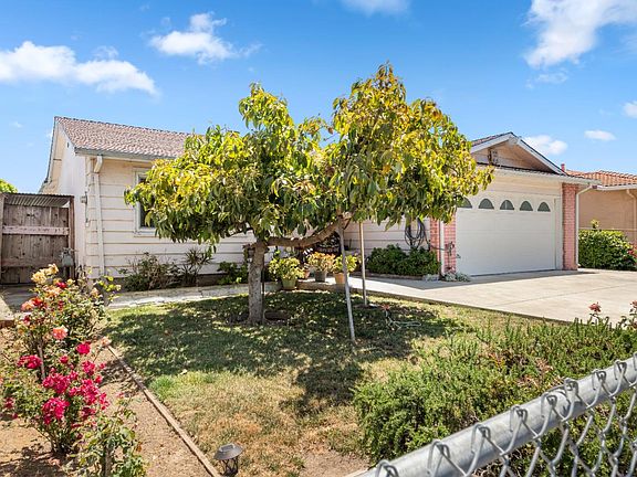 3rd image of 2468 Lucerne Way
