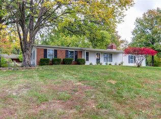 14 Cloverleaf Ln, Ballwin, MO 63011