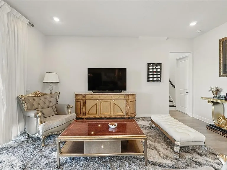 16008 Volterra Point — Photo 7