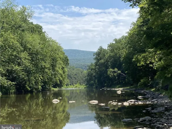 43 River Bend Dr, Paw Paw, WV 25434
